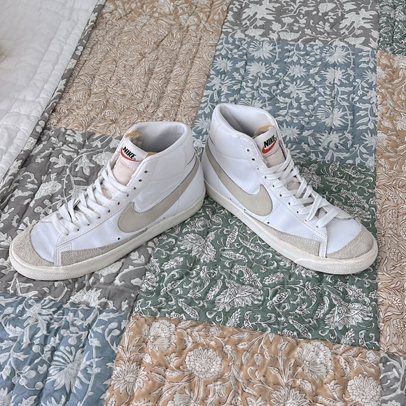 Nike Women’s Blazer '77 Vintage Mid Light Bone Sneaker Size 8 - Picture 3 of 15